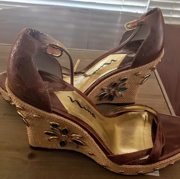 Womens shoes - Picture 2 of 5